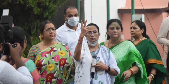 Mamata faces reporters in Kalighat after winning record vote